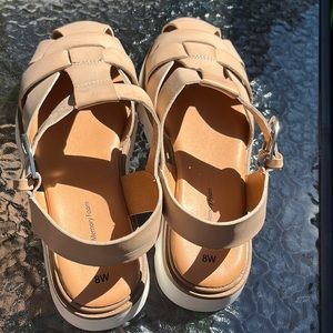 Time and Tru strappy block sandals Size 8 Beige